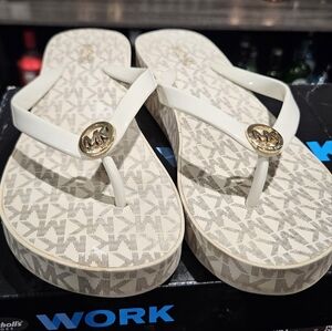Michael Kors Flip flops / Sandals